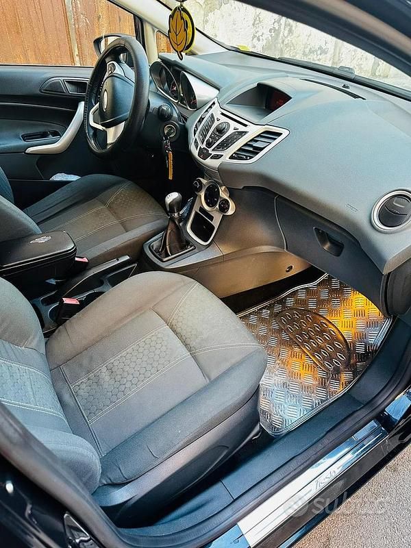 Usata Ford Fiesta 68 CV (50 kW) 2009 Nero Utilitaria