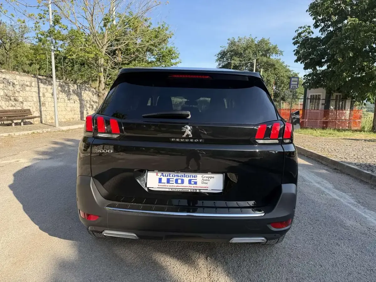 Usata Peugeot 5008 Allure 131 CV (96 kW) 2022 Nero SUV