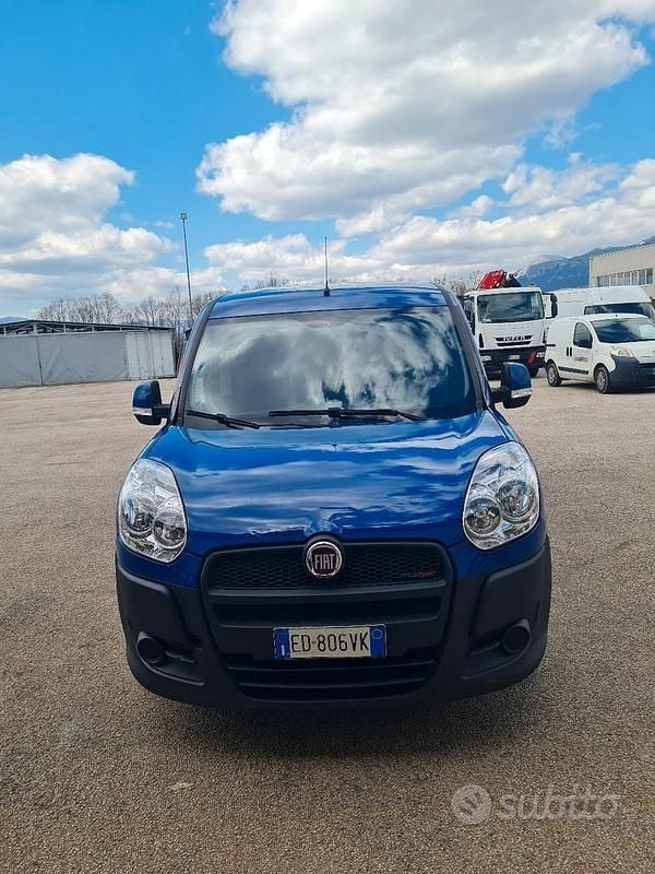 Usata Fiat Doblò 75 CV (55 kW) 2010 Blu Monovolume