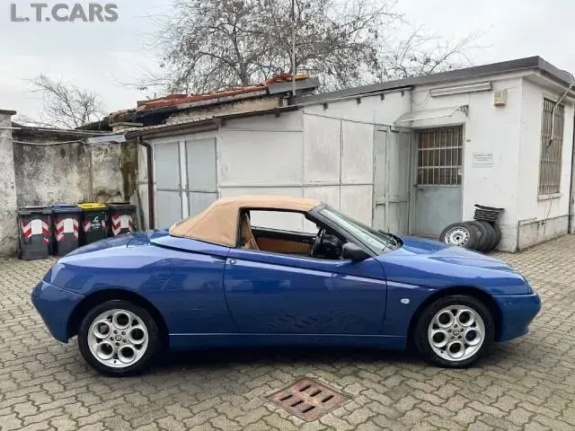 Begagnad Alfa Romeo Spider 155 HK (114 kW) 1999 Cab