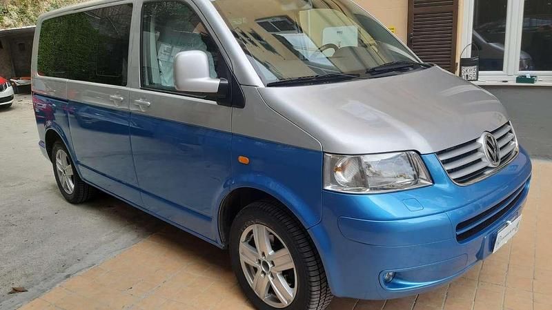 Usata VW Caravelle 174 CV (127 kW) 2005 Argento Furgone