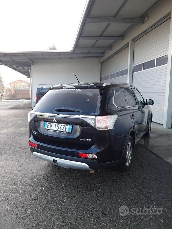 Usata Mitsubishi Outlander 150 CV (110 kW) 2014 Nero SUV