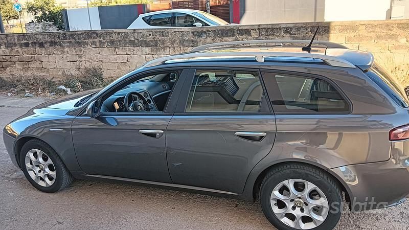 Verde Usata 2009 Alfa Romeo 159 Station wagon | 1600 € (Buon prezzo) - Immagine 1/4