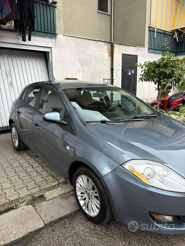 Usata Fiat Bravo 120 CV (88 kW) 2011 Blu Utilitaria