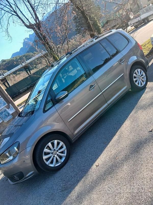 Usata VW Touran 140 CV (102 kW) 2011 Marrone Monovolume