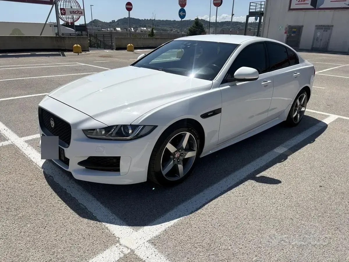 Usata Jaguar XE 241 CV (177 kW) 2018 Bianco Berlina