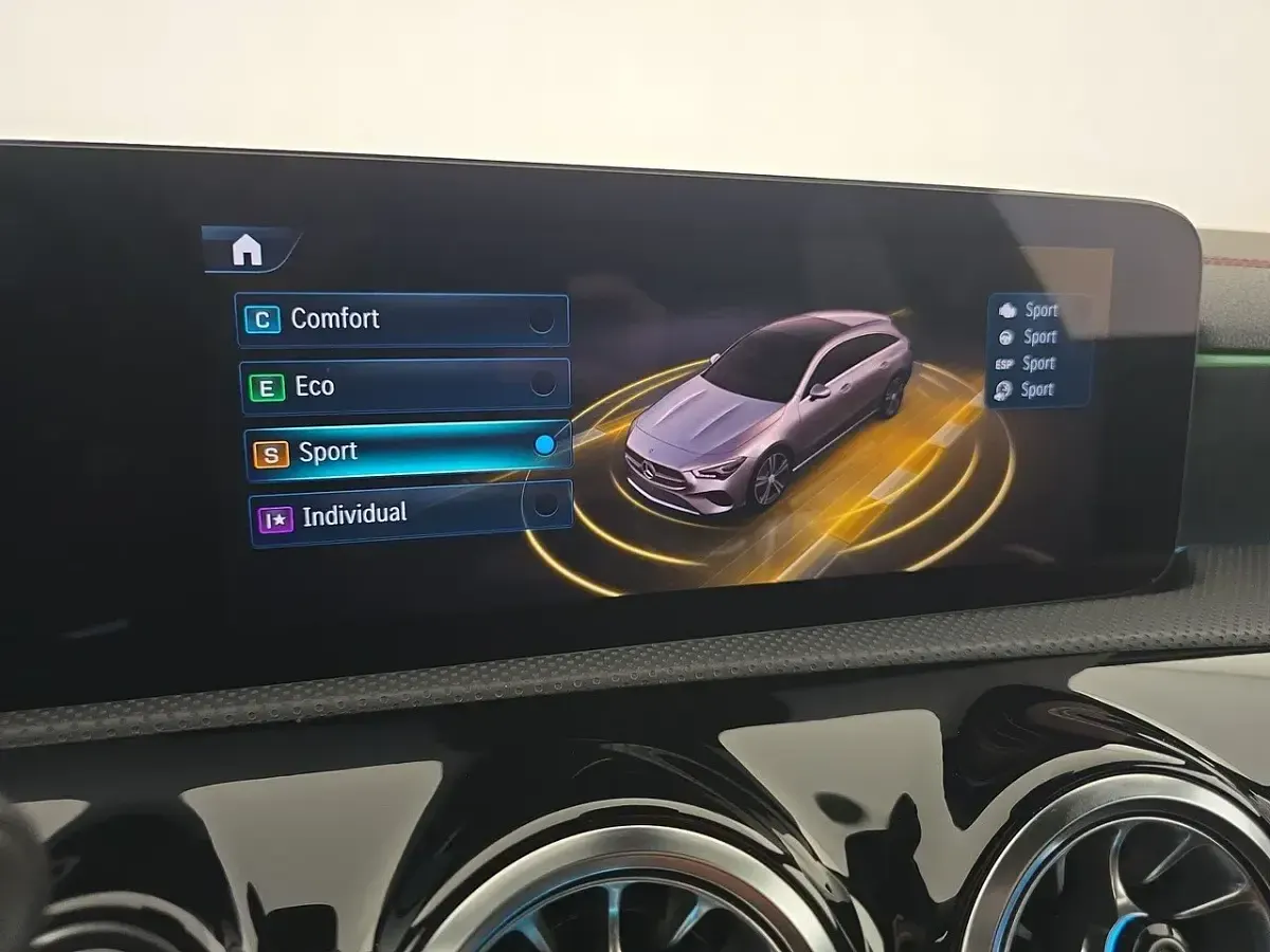 Usata Mercedes CLA200 Advanced Plus 150 CV (110 kW) 2024 Night black Coupé