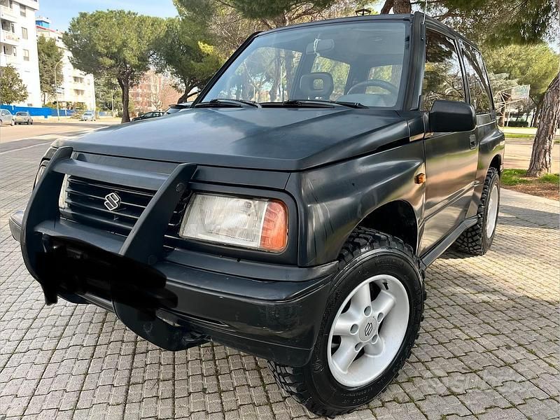 Usata Suzuki Vitara 79 CV (58 kW) 1992 Nero SUV