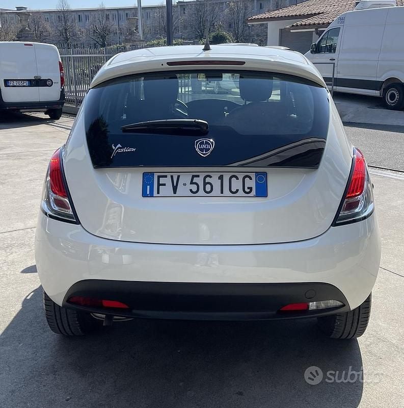 Usata Lancia Ypsilon 69 CV (50 kW) 2019 Bianco Utilitaria