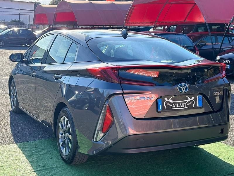 Usata Toyota Prius 99 CV (72 kW) 2022 Grigio Berlina