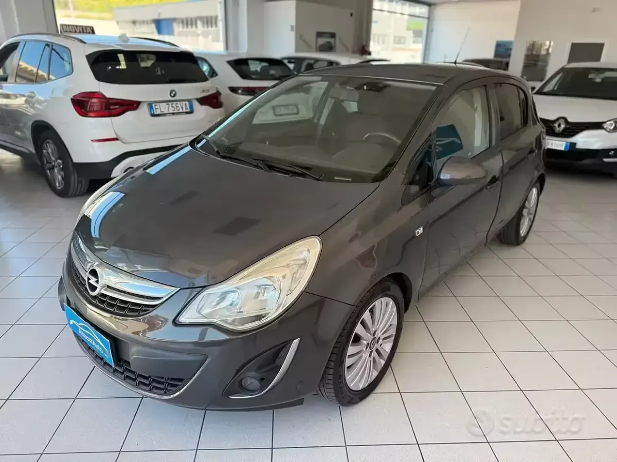Usata Opel Corsa 86 CV (63 kW) 2013 Grigio Utilitaria