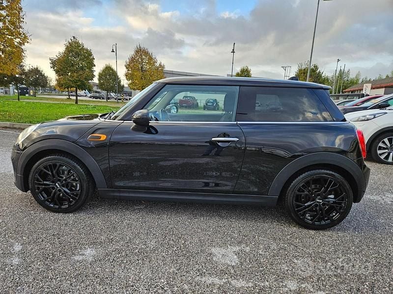 Usata Mini ONE 75 CV (55 kW) 2018 Nero Utilitaria