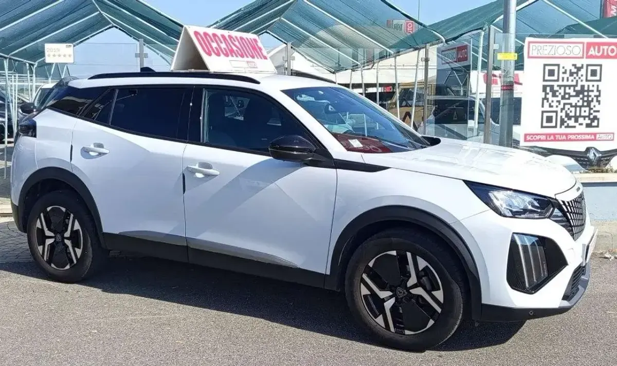 Usata Peugeot 2008 Allure 101 CV (74 kW) 2024 Bianco SUV