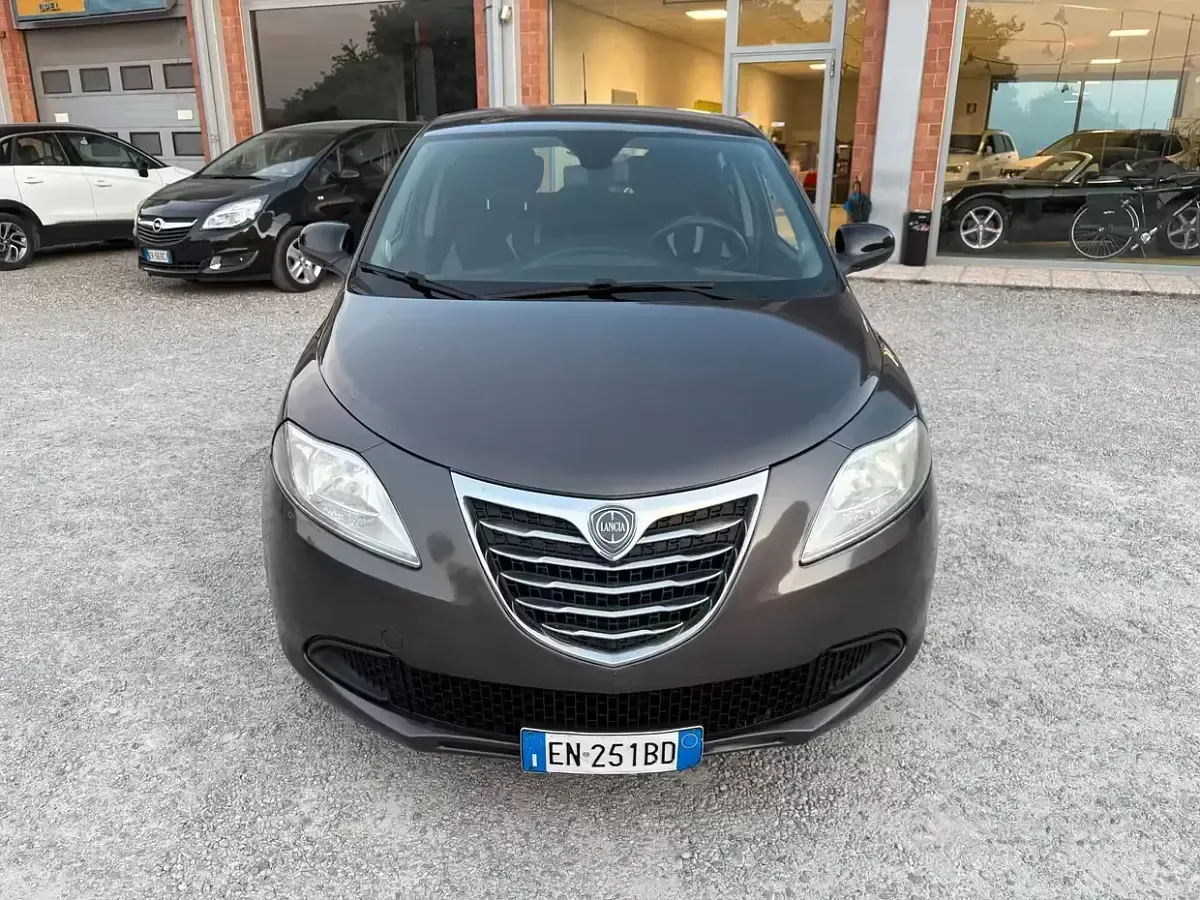 Usata Lancia Ypsilon 69 CV (50 kW) 2012 Grigio Utilitaria