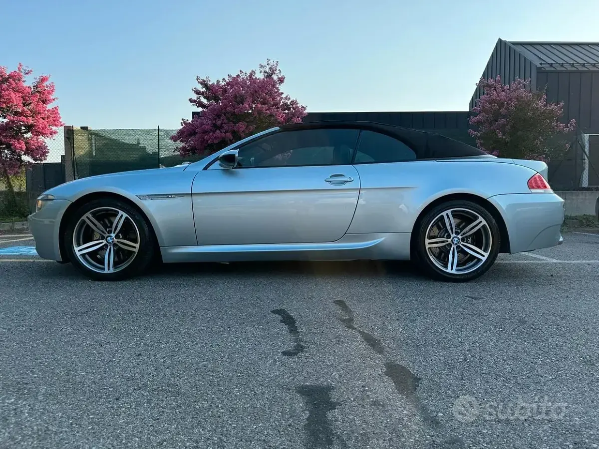 Usata BMW M6 Efficient Dynamics 507 CV (372 kW) 2007 Grigio Cabrio