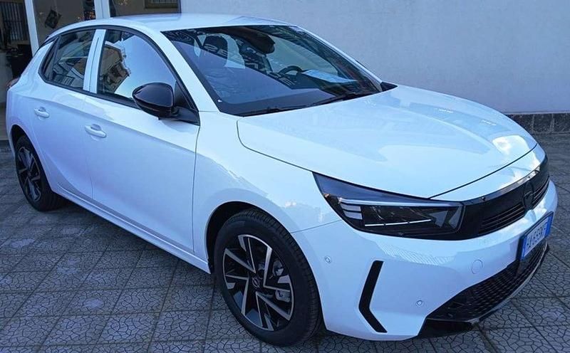 Bianco Nuova 2025 Opel Corsa Tre volumi | 17.700 € (Buon prezzo) - Immagine 1/4