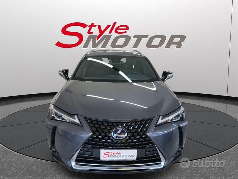 Grigio Usata 2021 Lexus UX 250h Business Edition SUV | 21.999 € (Super prezzo) - Immagine 1/3