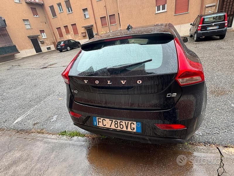 Gebraucht Volvo V40 120 PS (88 kW) 2015 Schwarz Limousine