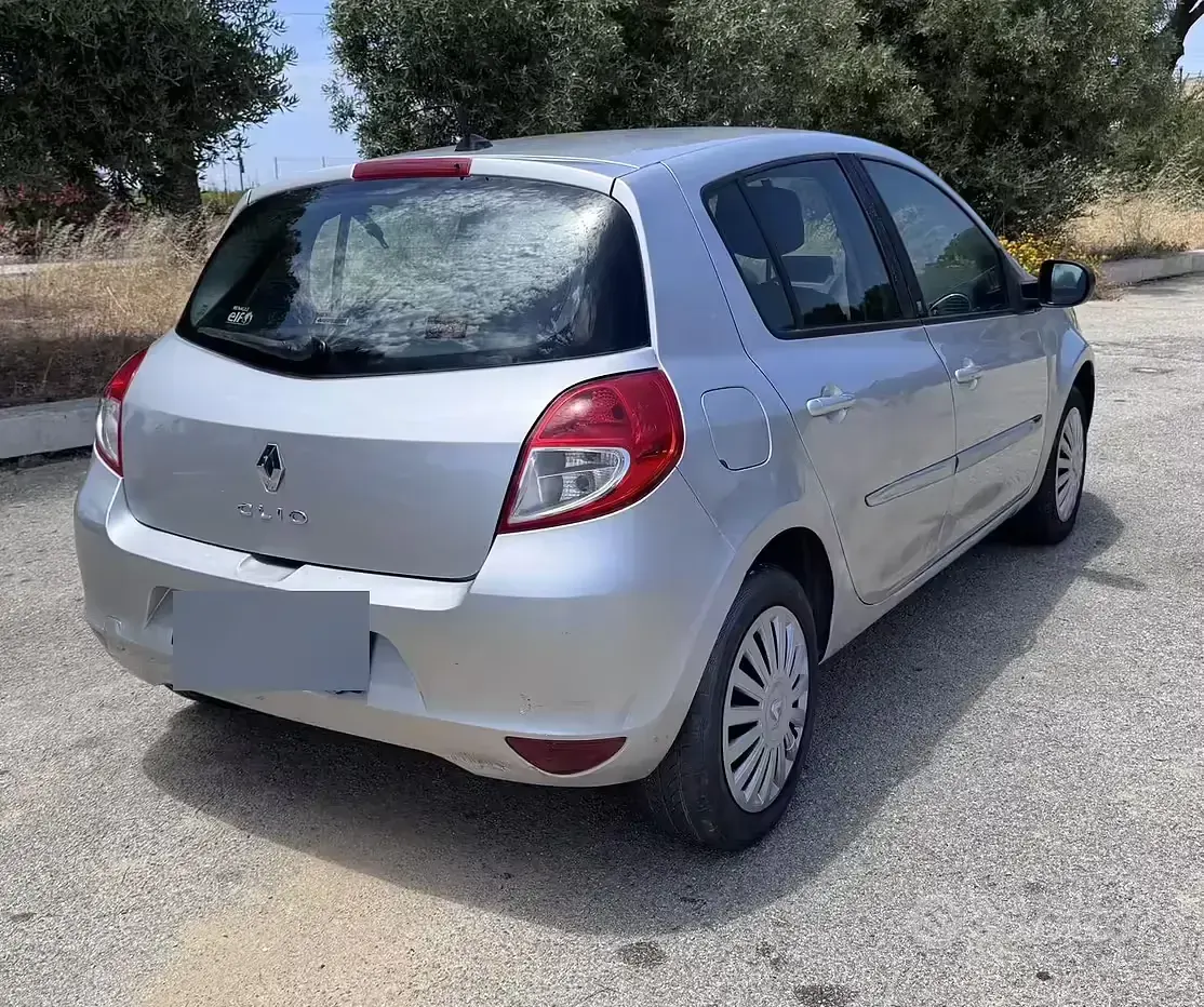 Usata Renault Clio III 75 CV (55 kW) 2010 Grigio Utilitaria