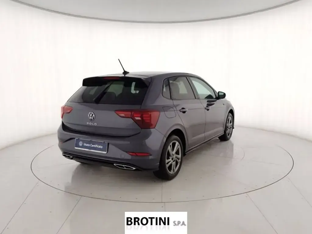 Usata VW Polo R-line 95 CV (69 kW) 2023 Grigio metallizzato Utilitaria