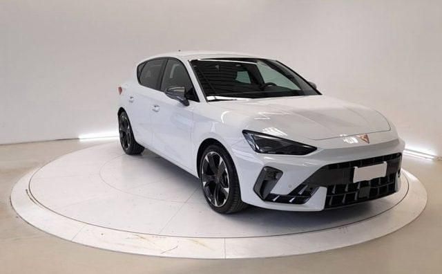 Usata Cupra Leon 150 CV (110 kW) 2025 Bianco pastello Berlina