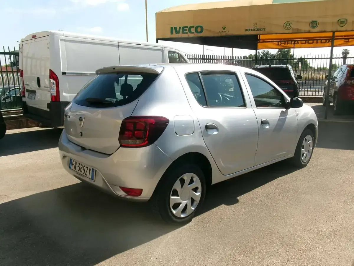 Usata Dacia Sandero Comfort 73 CV (53 kW) 2018 Argento Berlina