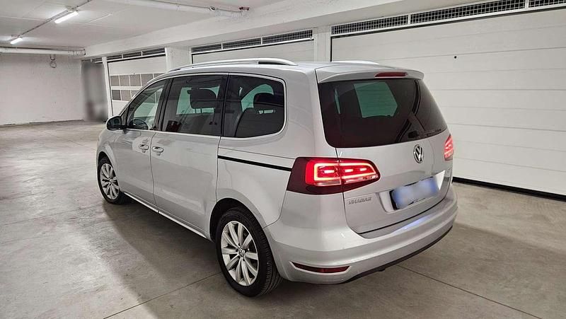 Begagnad VW Sharan Highline 150 HK (110 kW) 2015 Silver Minibuss