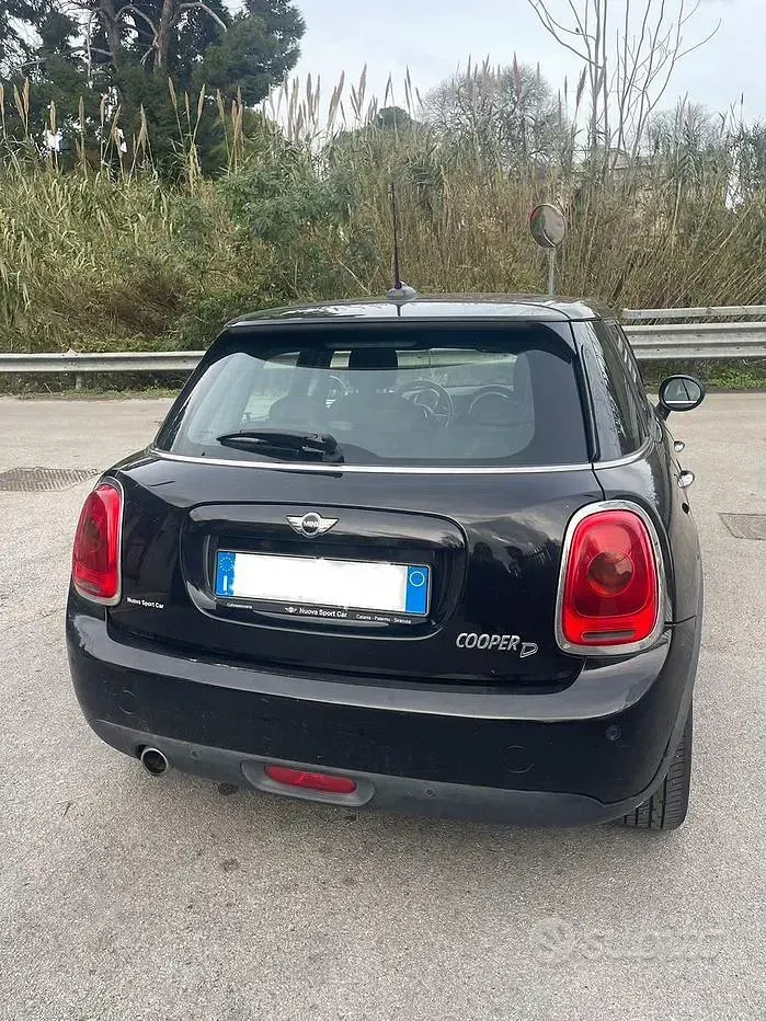 Käytetty Mini Cooper D 116 HP (85 kW) 2015 Musta Viistoperä