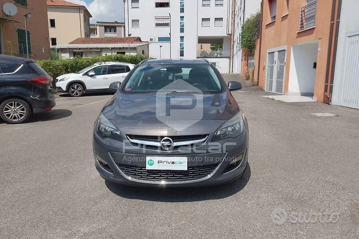 Usata Opel Astra Cosmo 136 CV (100 kW) 2014 Grigio Station wagon