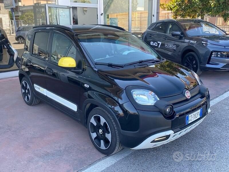 Usata Fiat Panda Cross Cross 70 CV (51 kW) 2025 Nero Utilitaria
