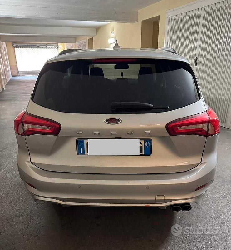 Usata Ford Focus ST-Line 120 CV (88 kW) 2021 Grigio Station wagon