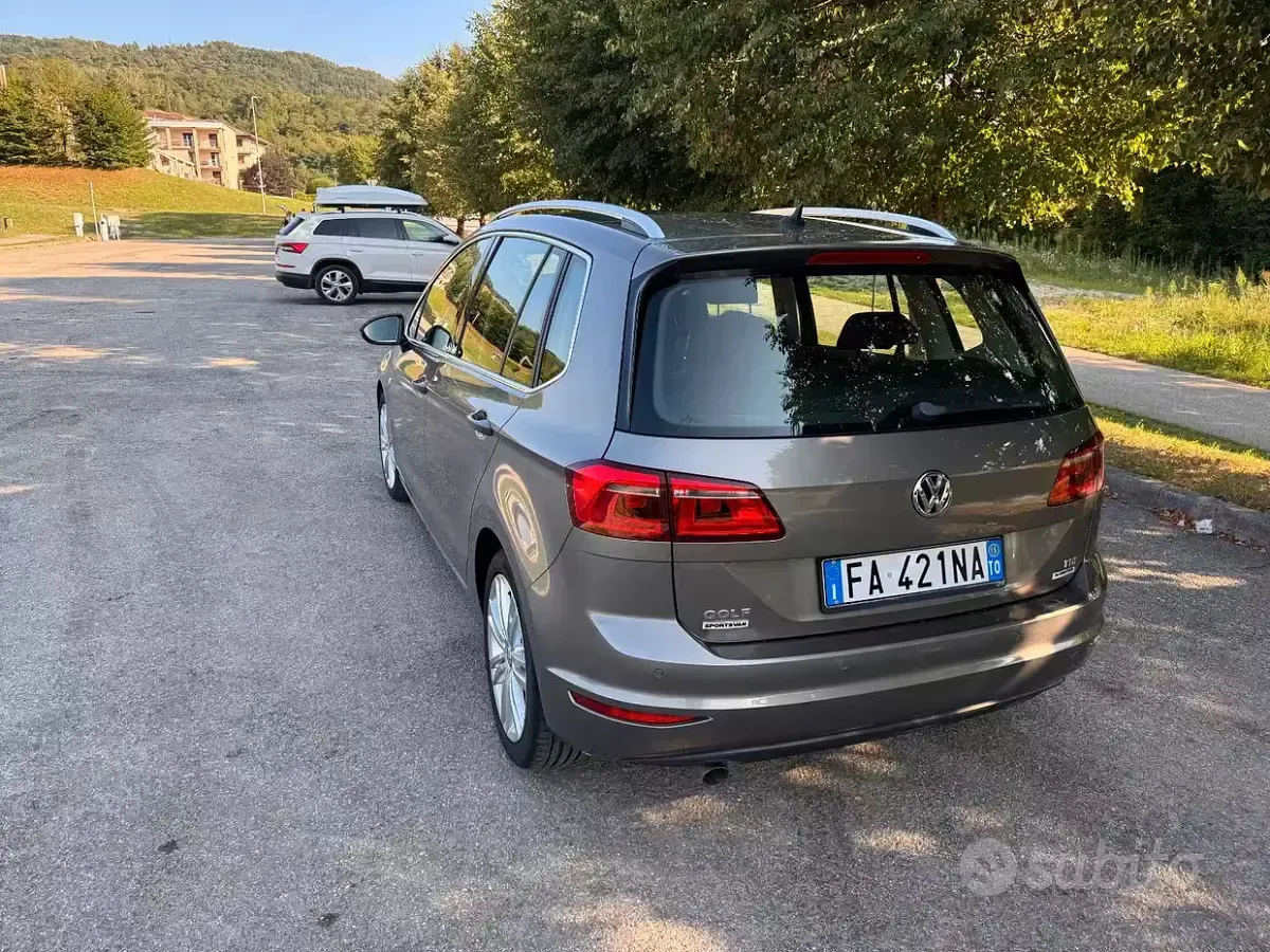 Usata VW Golf Sportsvan Highline 110 CV (80 kW) 2015 Grigio Monovolume