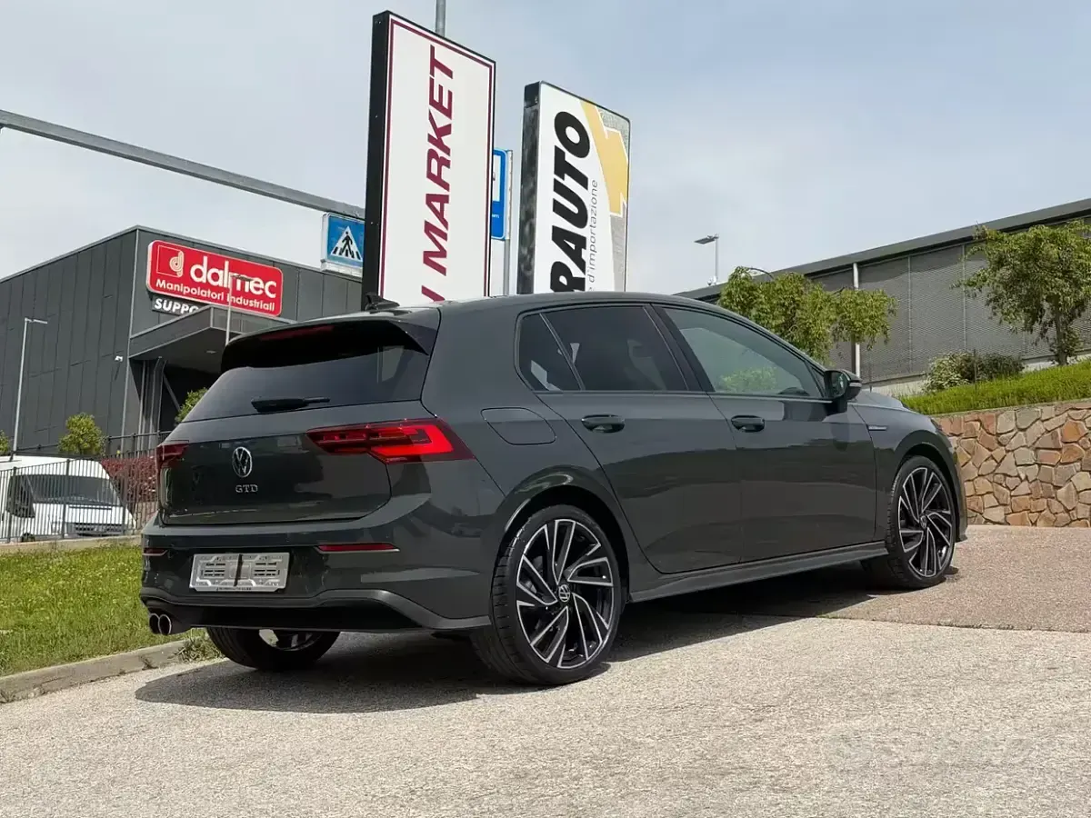 Usata VW Golf VIII GTD 200 CV (147 kW) 2022 Grigio Berlina
