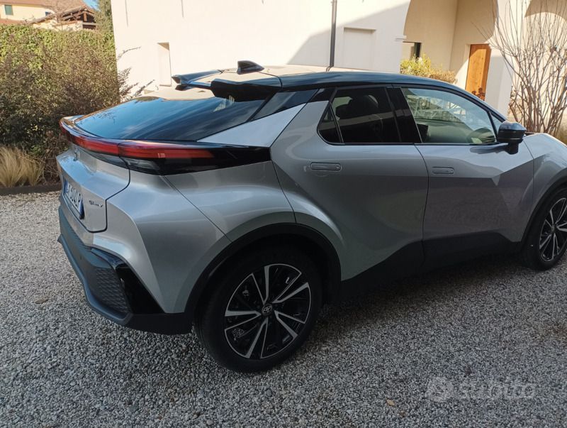 Usata Toyota C-HR Lounge 140 CV (102 kW) 2024 Grigio SUV