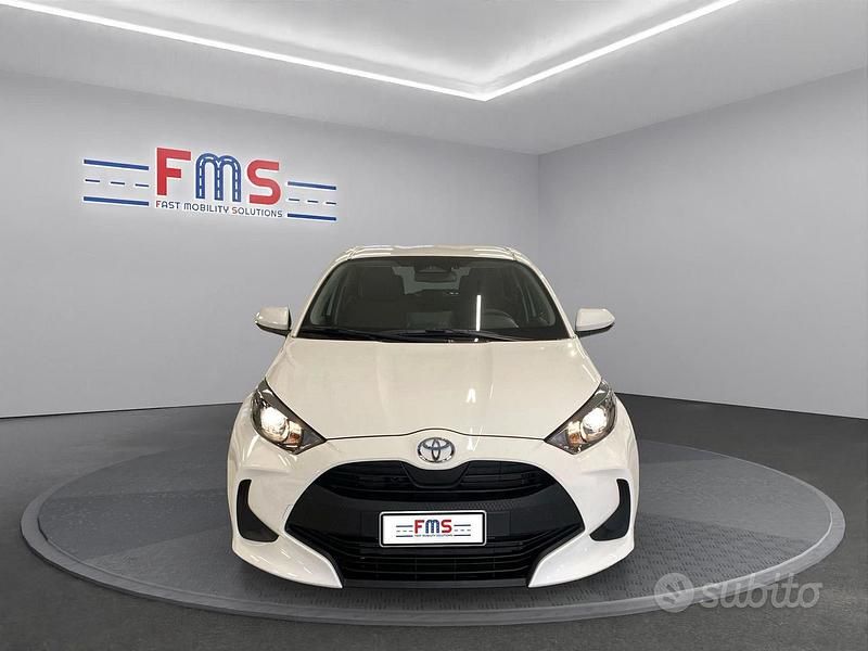 Usata Toyota Yaris Hybrid Active 158 CV (116 kW) 2025 Bianco Utilitaria