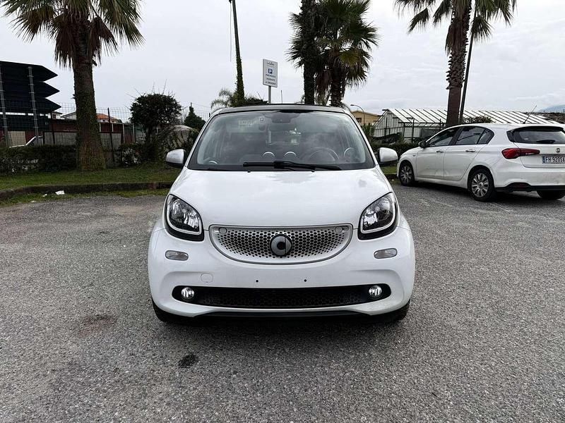 Usata Smart ForFour Passion 90 CV (66 kW) 2017 Grigio / bianco Utilitaria
