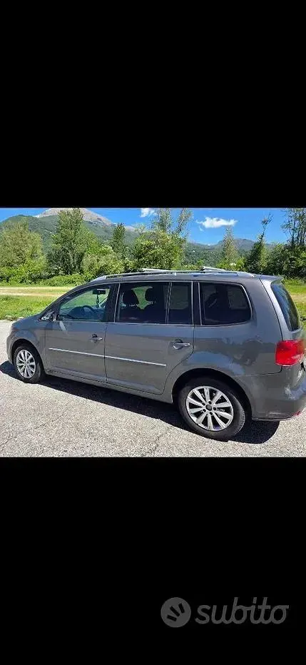 Begagnad VW Touran 140 HK (102 kW) 2011 Grå Minibuss
