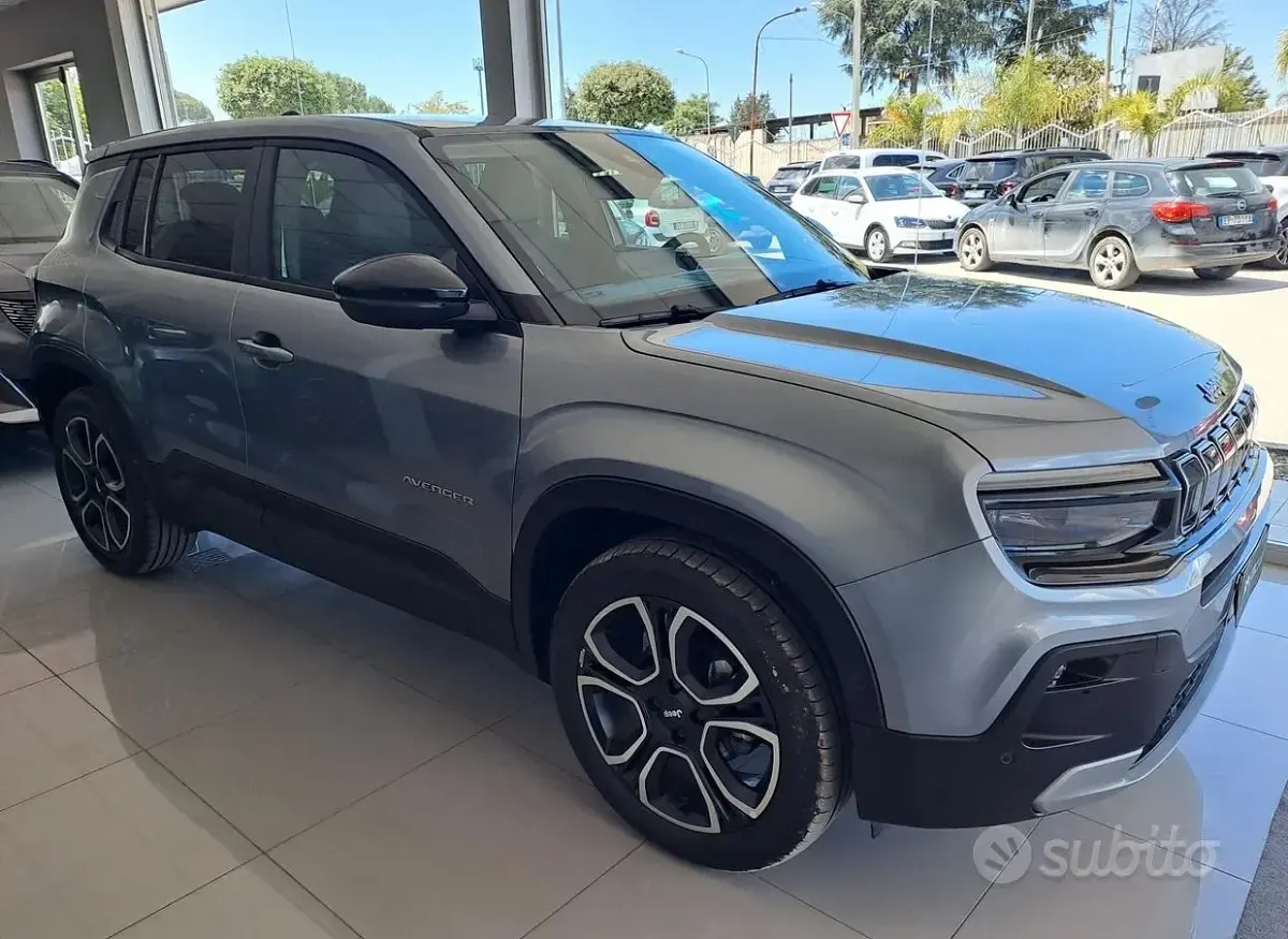 Usata Jeep Avenger Summit 101 CV (74 kW) 2024 Grigio SUV