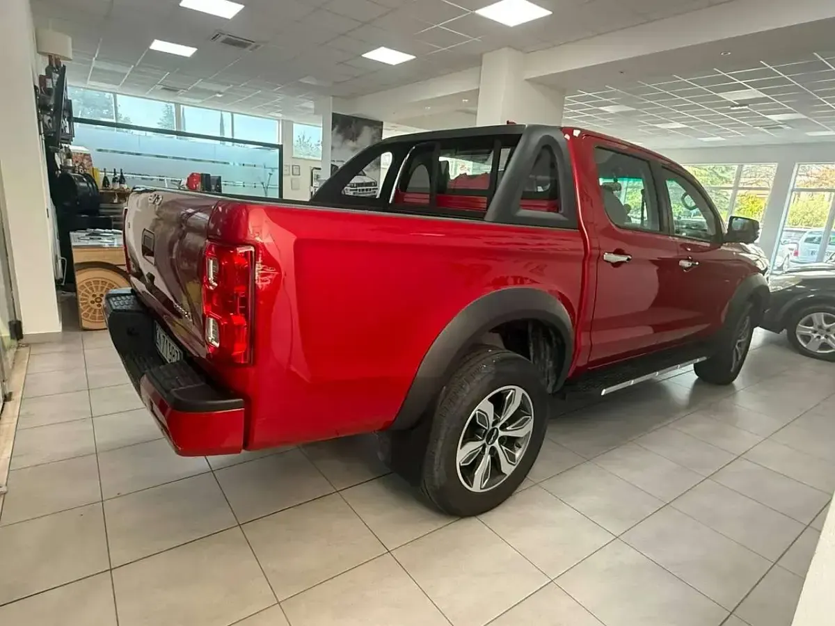 Usata EVO Cross 4 136 CV (100 kW) 2023 Rosso Pick-up