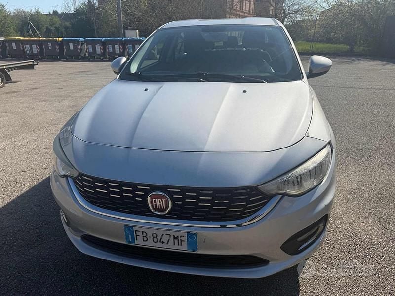 Usata Fiat Tipo Lounge 120 CV (88 kW) 2016 Grigio Berlina