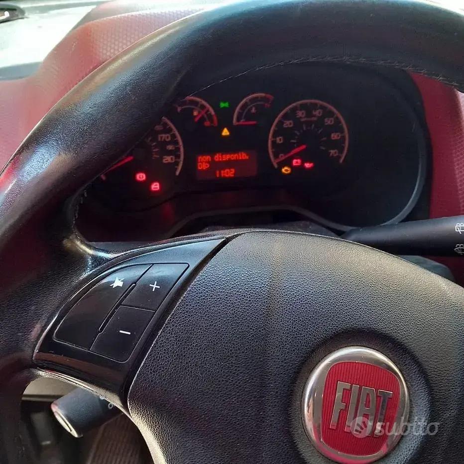 Usata Fiat Doblò 105 CV (77 kW) 2014 Rosso Monovolume