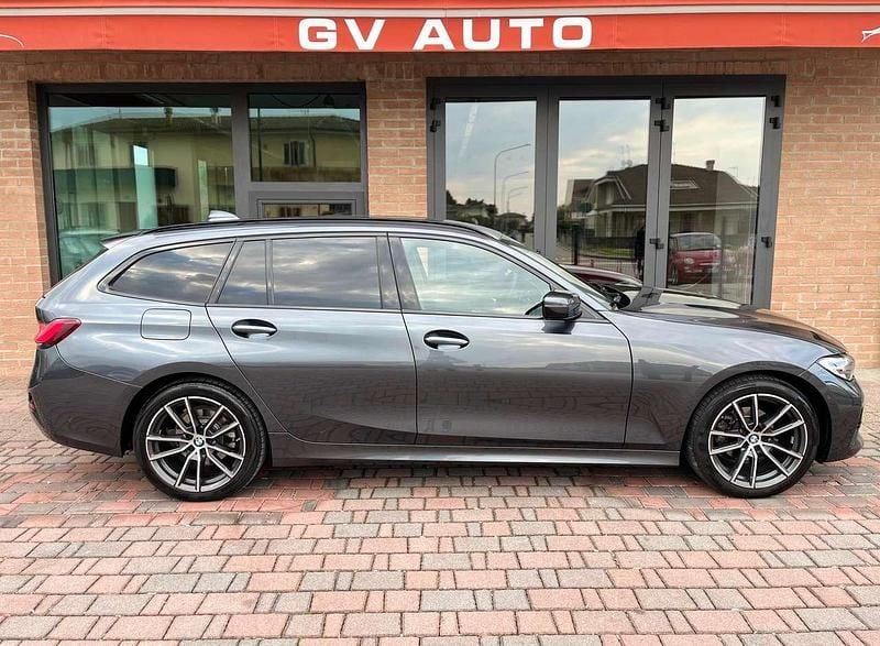 Usata BMW 318 Sport Line 150 CV (110 kW) 2022 Grigio Station wagon