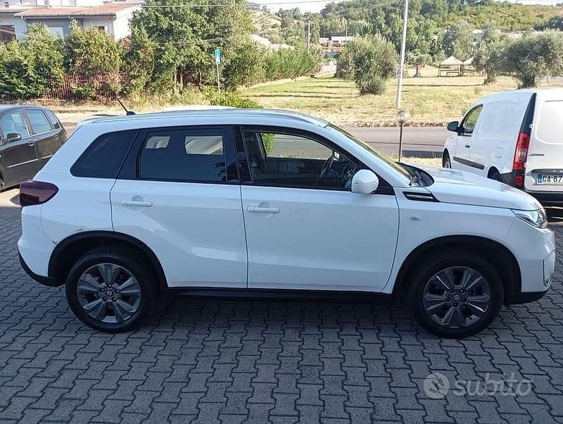 Usata Suzuki Vitara Cool 129 CV (94 kW) 2022 Bianco SUV