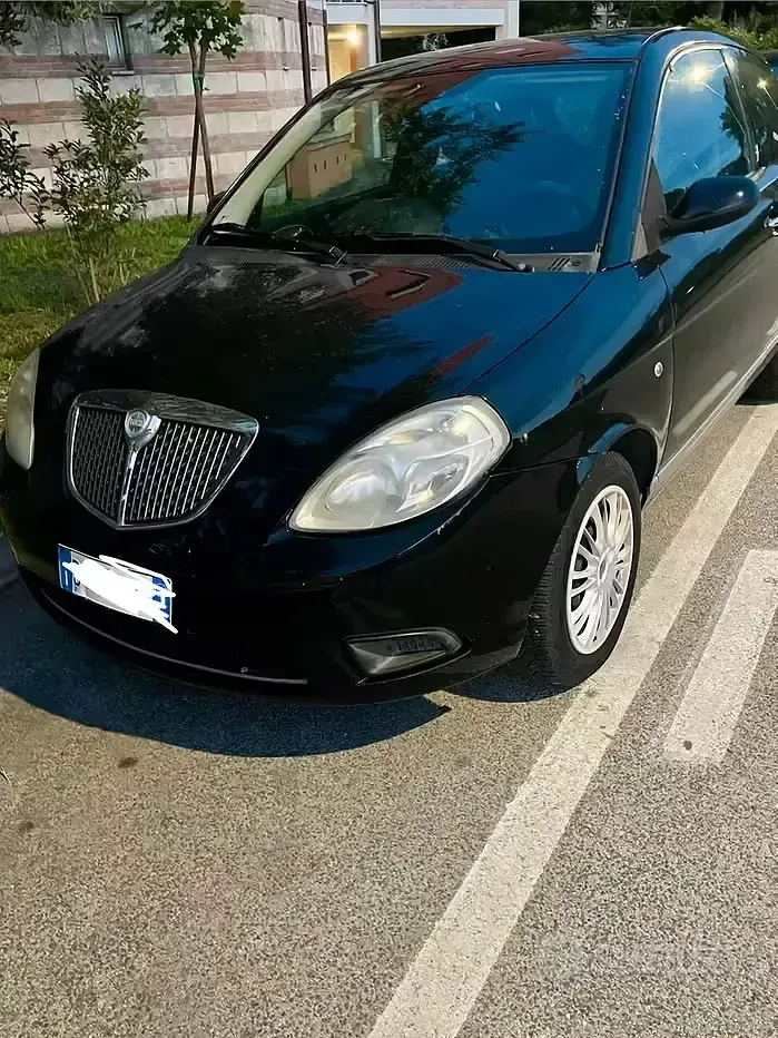 Usata Lancia Ypsilon 80 CV (58 kW) 2010 Nero Utilitaria