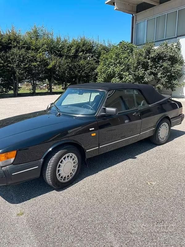 Begagnad Saab 900 1990 Svart Cab