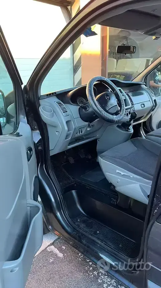 Usata Opel Vivaro 114 CV (83 kW) 2013 Nero Monovolume