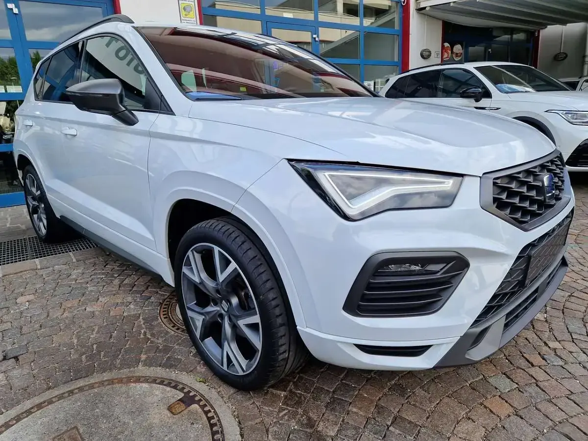 Usata Seat Ateca 4Drive 190 CV (139 kW) 2022 "nevada" weiss metallic SUV