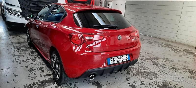 Usata Alfa Romeo Giulietta 120 CV (88 kW) 2018 Rosso Utilitaria