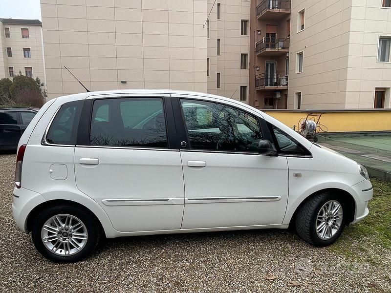 Usata Lancia Musa 2012 Bianco Monovolume