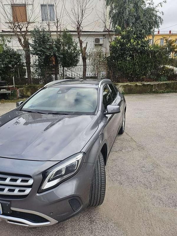 Usata Mercedes GLA200 Premium 136 CV (100 kW) 2019 Grigio SUV